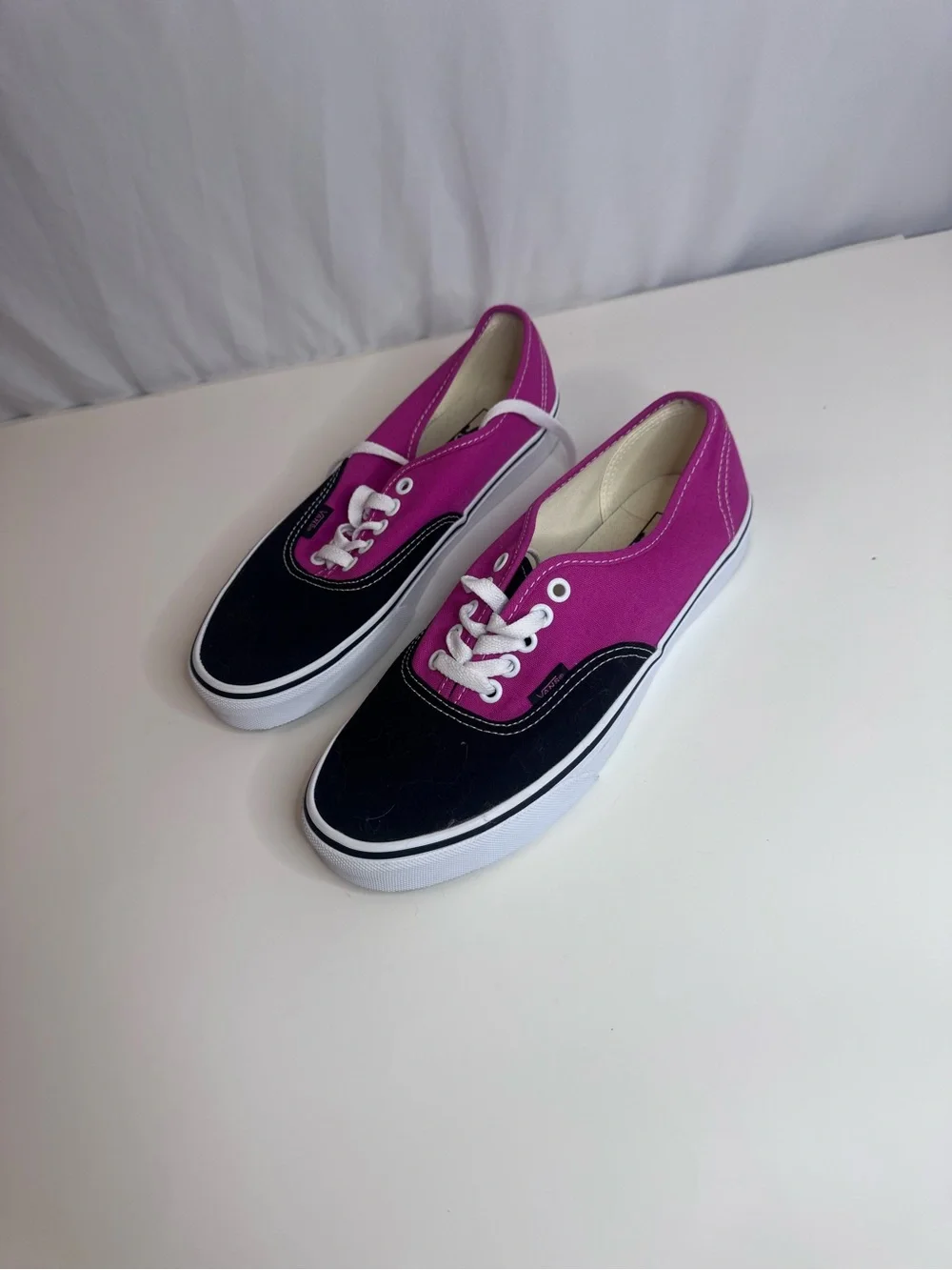 Pink & Black Vans Authentic Pop Raspberry Rose sneakers Womens 9